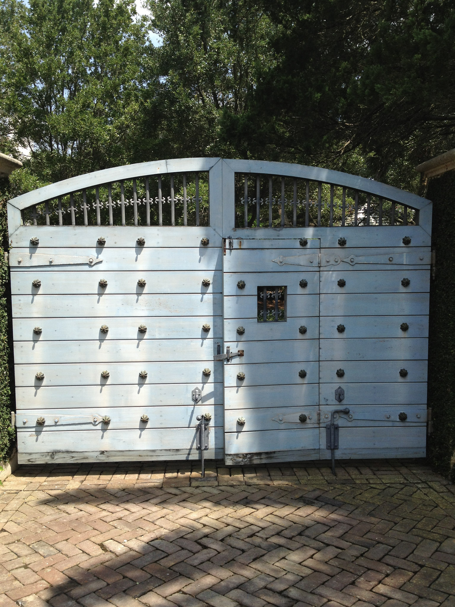 Gate